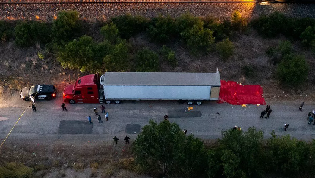 46 de imigranți, găsiți morți, luni seara, într-un camion frigorific, în Texas!