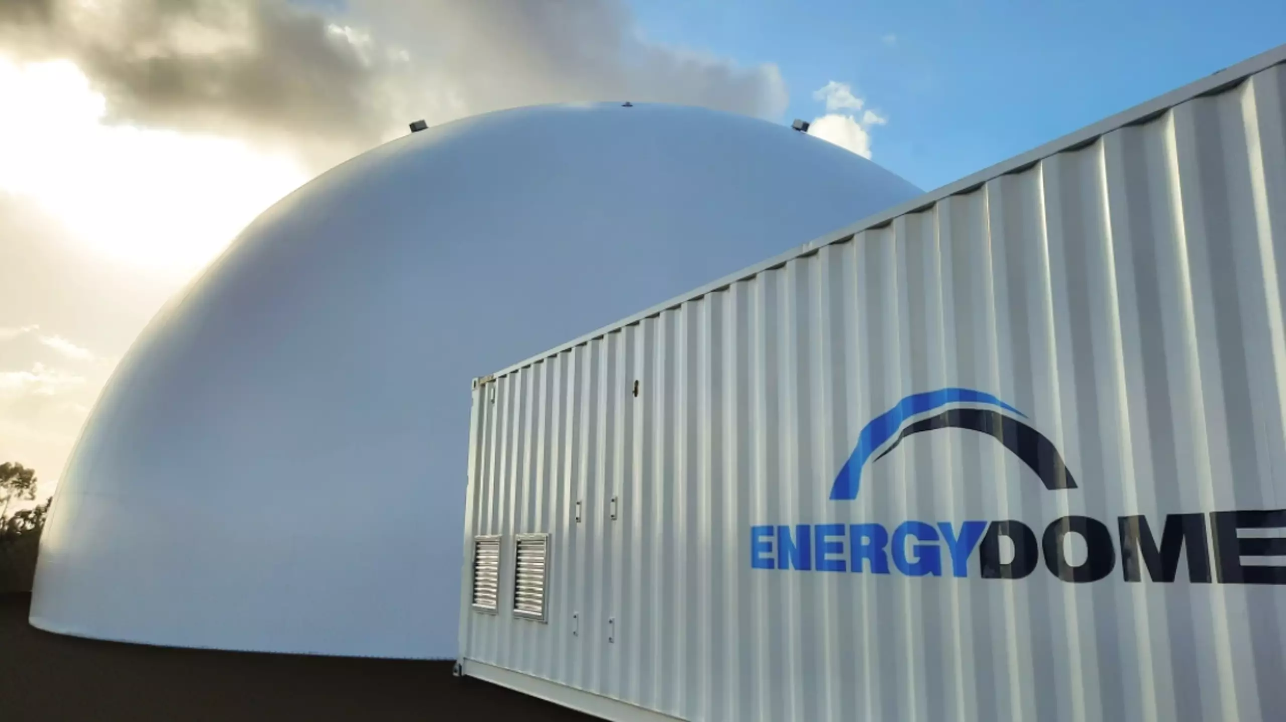 Baterii cu bioxid de carbon pentru înmagazinarea energiei solare și eoliene?!