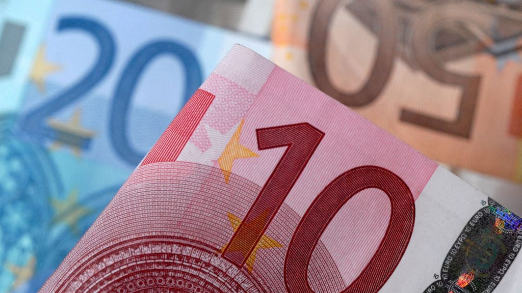Guvernul lucrează la un pachet de sprijin pentru populație: Toată lumea primește un bonus climatic de 250 euro!