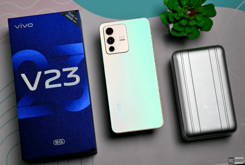 Pentru profesioniștii selfie-urilor: Golden Vivo V23 5G, cu lentilă care își schimbă culoarea!