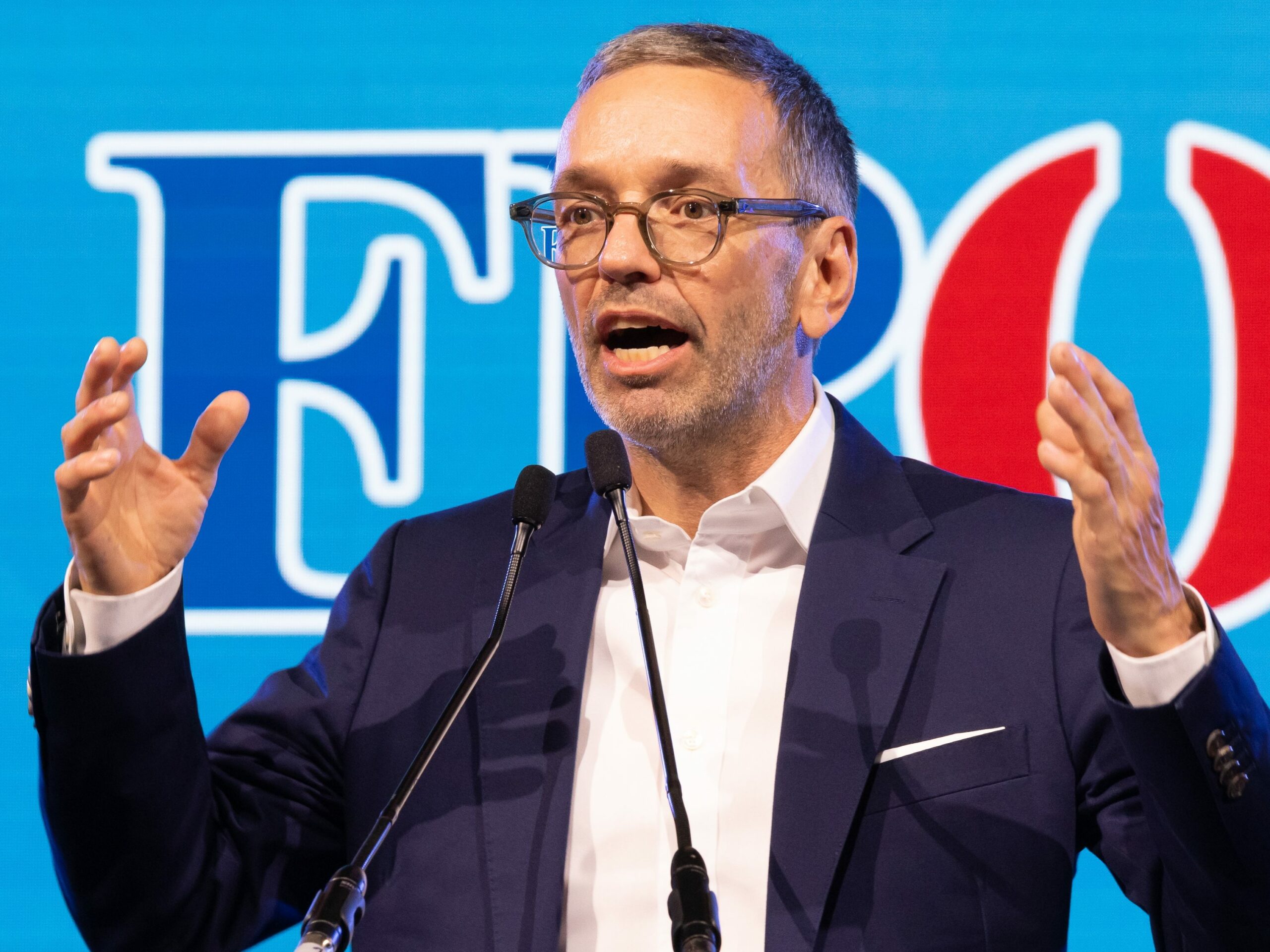 Șeful băncii centrale din Austria: „FPÖ nu este anti-european, ci doar critică modul în care Europa este gestionată astăzi”