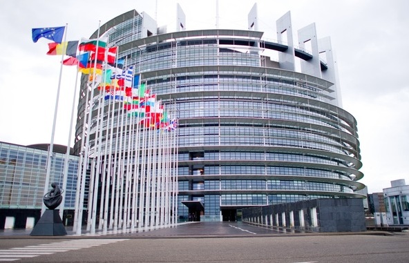 Reforma sistemului de azil al UE pentru migranţi a trecut o etapă cheie în PE