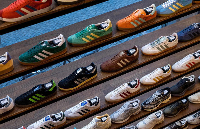 Adidas recunoaște o înfrângere în instanța americană în disputa privind dungile