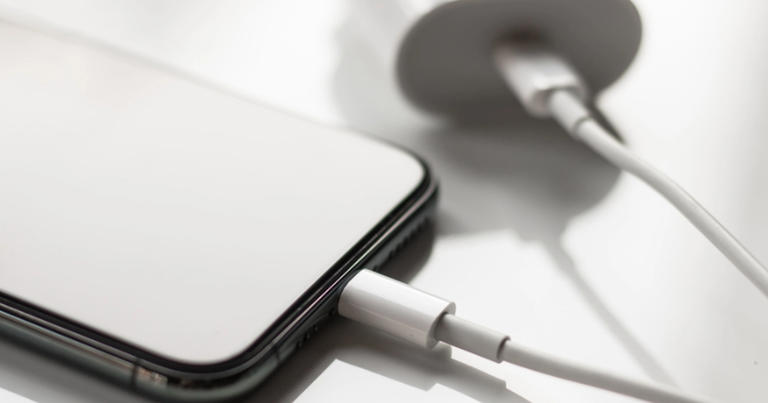 Cel mai rău mod de a vă încărca telefonul: o greșeală obișnuită pe care mulți o fac