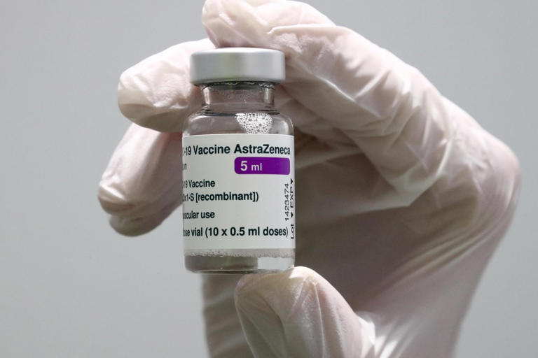 De ce vaccinul AstraZeneca nu mai este aprobat