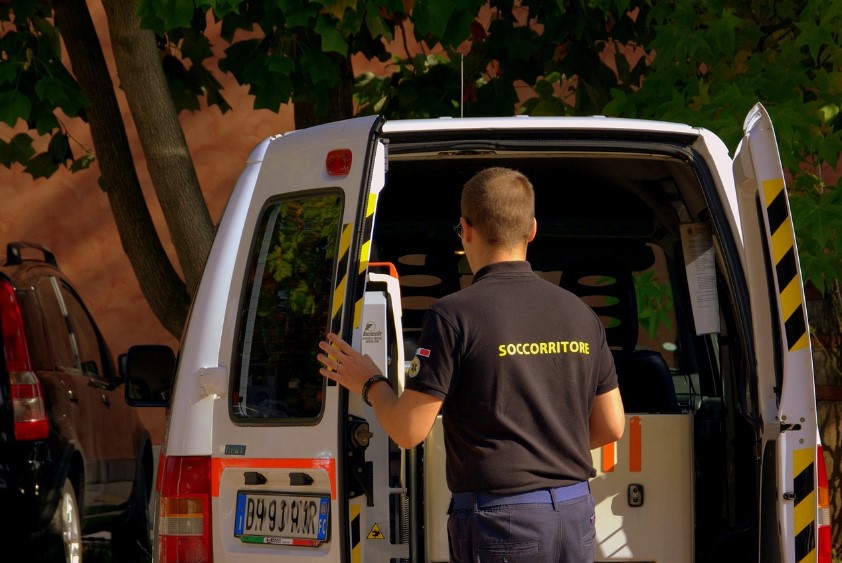 Un mecanic român și-a pierdut viața în Italia, după ce a fost strivit de un camion pe care îl repara