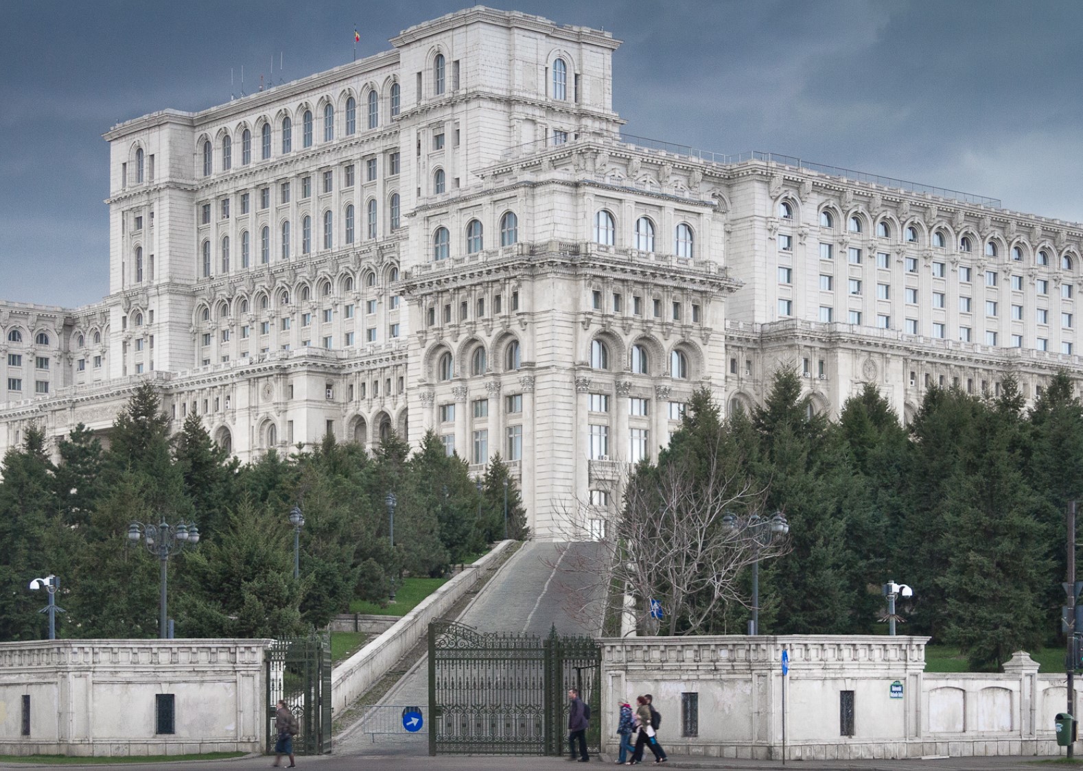 Românii decedați în străinătate vor fi aduși pe banii statului