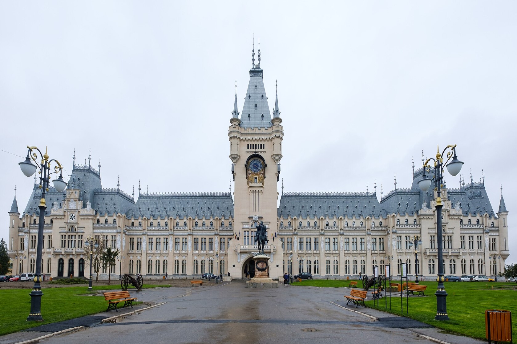 Două dintre cele mai frumoase clădiri din România au fost proiectate de arhitecți austrieci