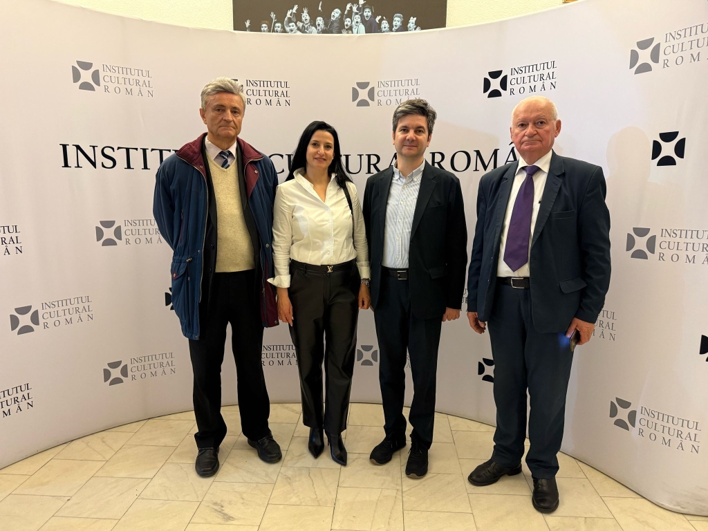 Omagiu adus artistului Adrian Moldovan printr-o expoziție relevantă pentru viziune complexă a artistului. Inițiativa aparține Asociației Mihai Eminescu Viena
