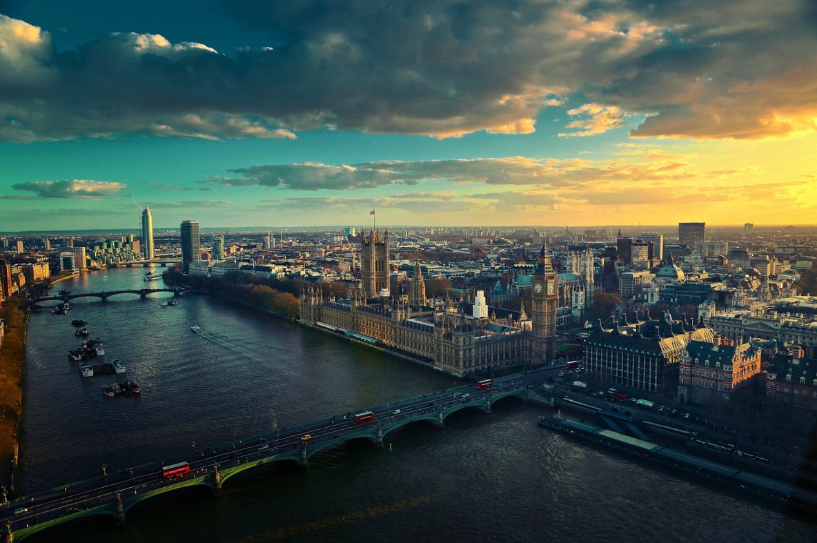 Britanicii lasă mai mulți bani în România decât românii în UK